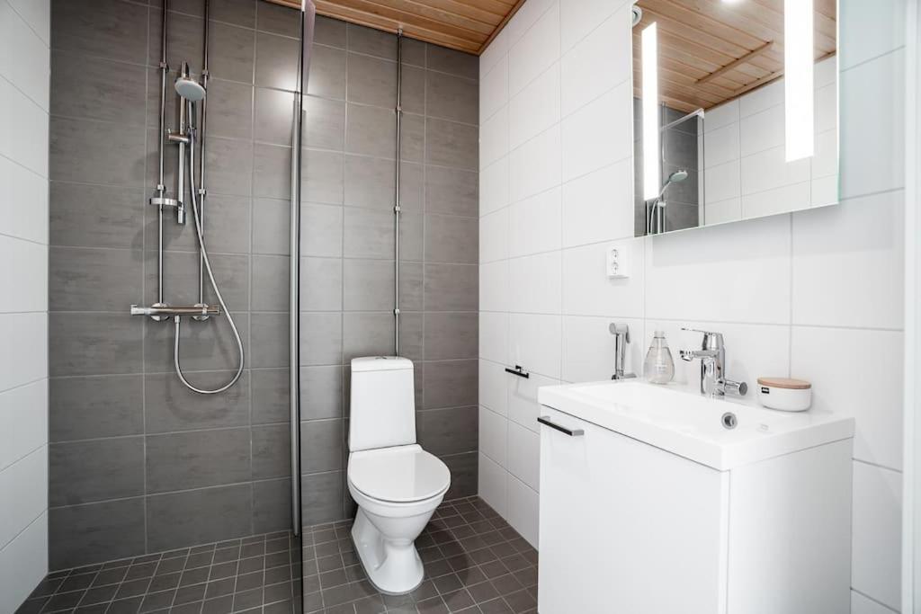 New Studio Blue Near Helsinki Airport In Kivistoe Vantaa Exterior foto